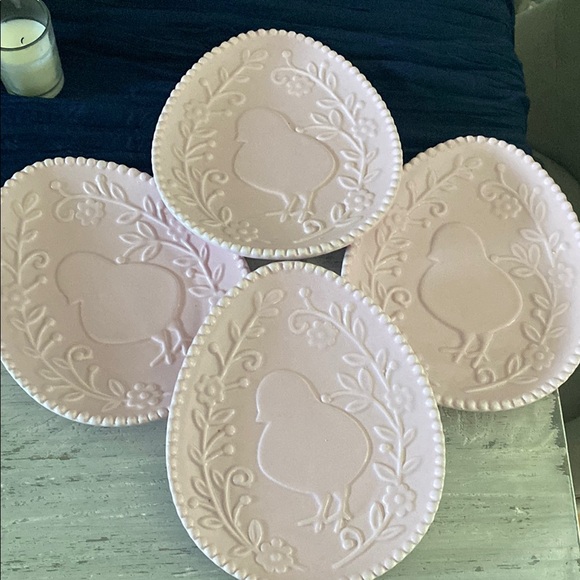 Lavender Egg-Shaped Plate with Chick Design - Picture 3 of 7